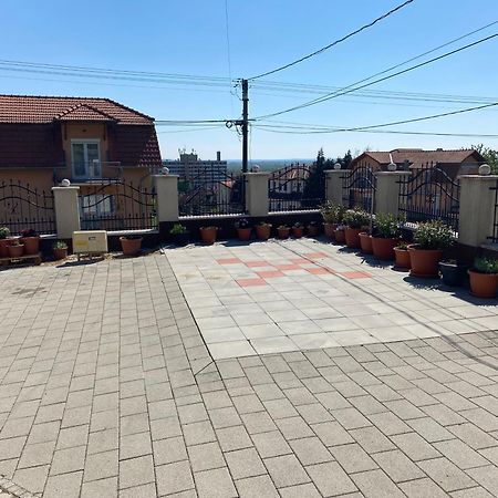 Arany Apartmanhaz Zalagyoengye Залакарош Екстер'єр фото