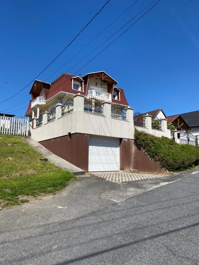 Arany Apartmanhaz Zalagyoengye Залакарош Екстер'єр фото
