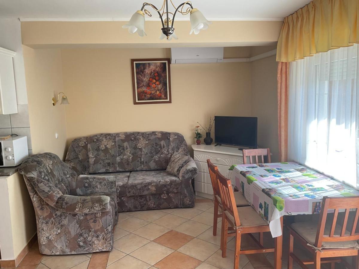 Arany Apartmanhaz Zalagyoengye Залакарош Екстер'єр фото