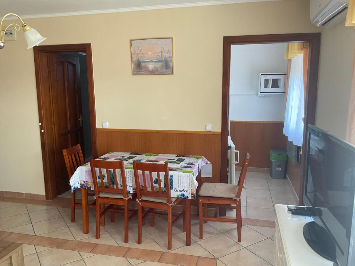 Arany Apartmanhaz Zalagyoengye Залакарош Екстер'єр фото